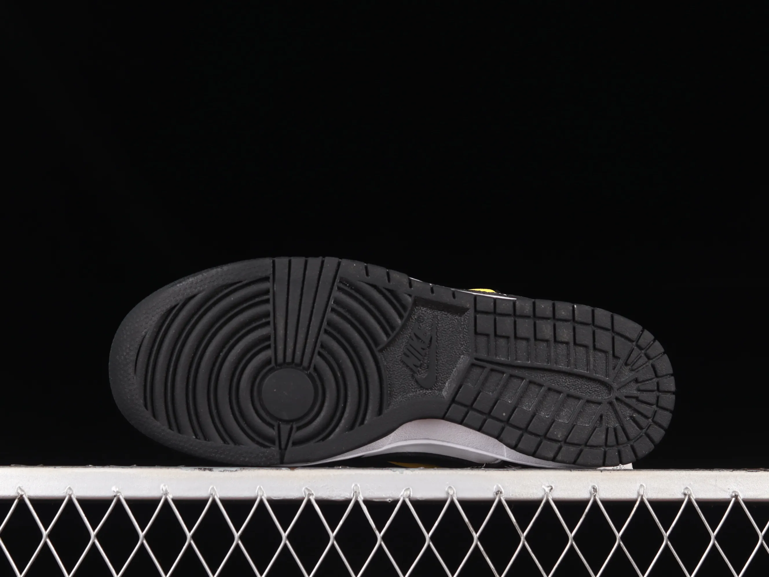 All Categories Nk SB Dunk Series Nk SB Dunk Low Low-top sneakers Nk Dunk Low Black and White Panda Code Customized version of deconstructed strap casual sneakers DD1391-100